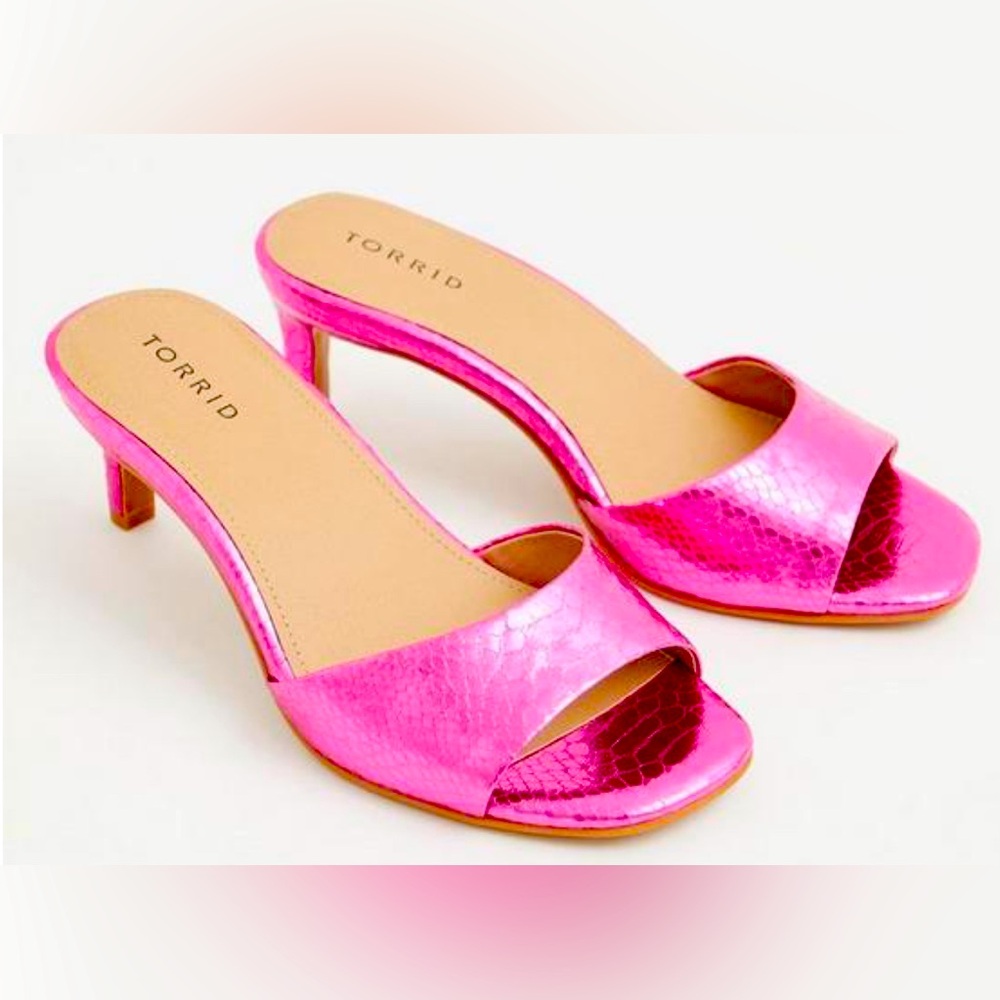 Neon Pink Faux Leather Snakeskin Mule Heel. Wide width. Women’s size 9
